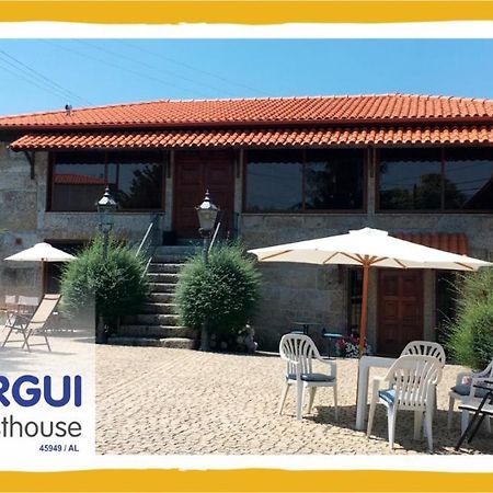 Bergui Guesthouse - ギマランイス エクステリア 写真