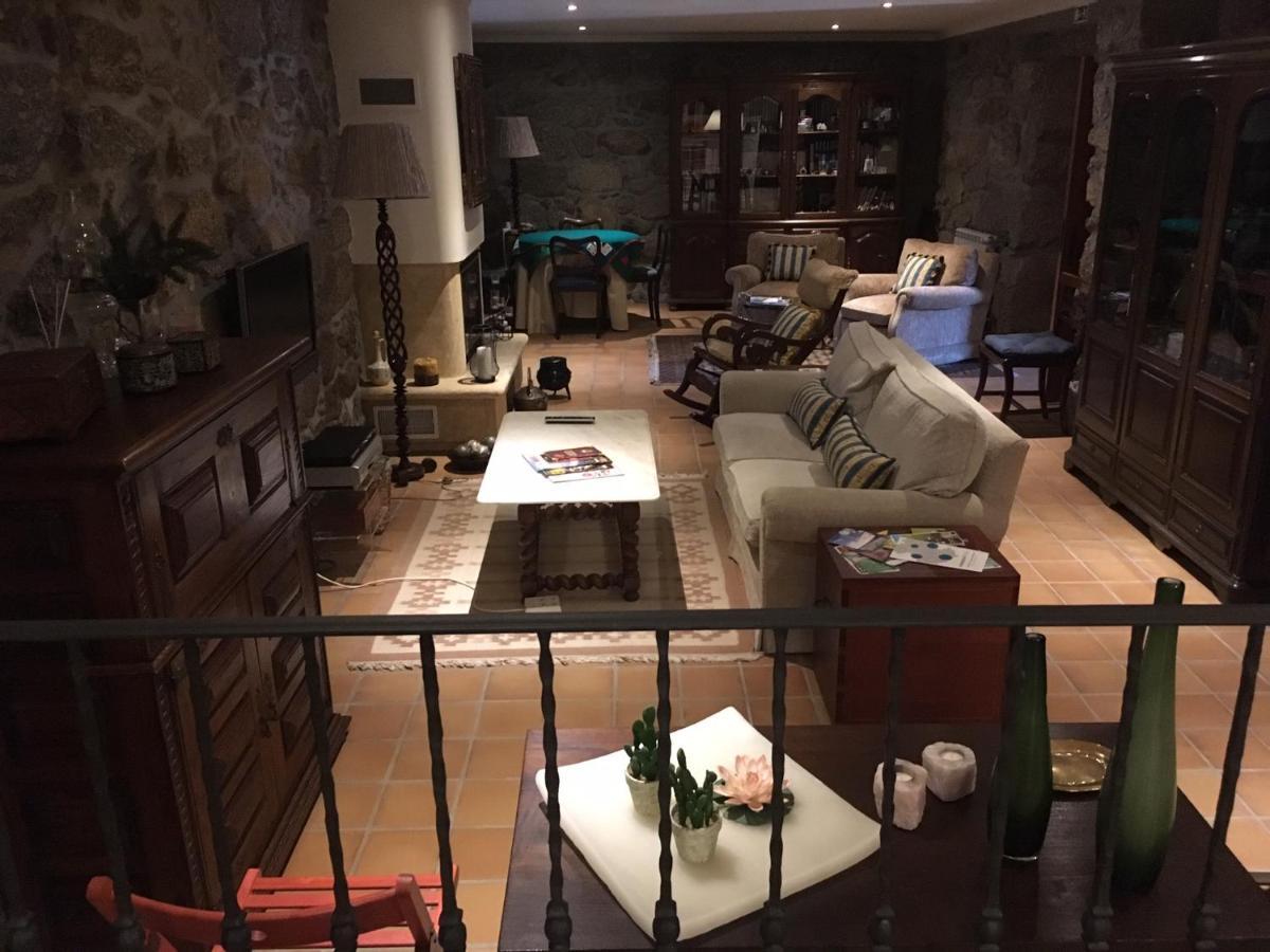 Bergui Guesthouse - ギマランイス エクステリア 写真