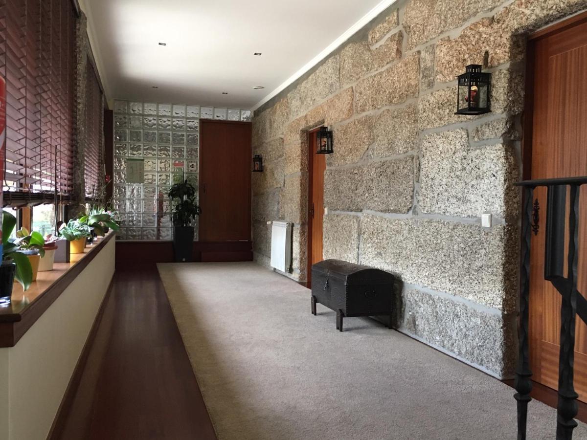 Bergui Guesthouse - ギマランイス エクステリア 写真