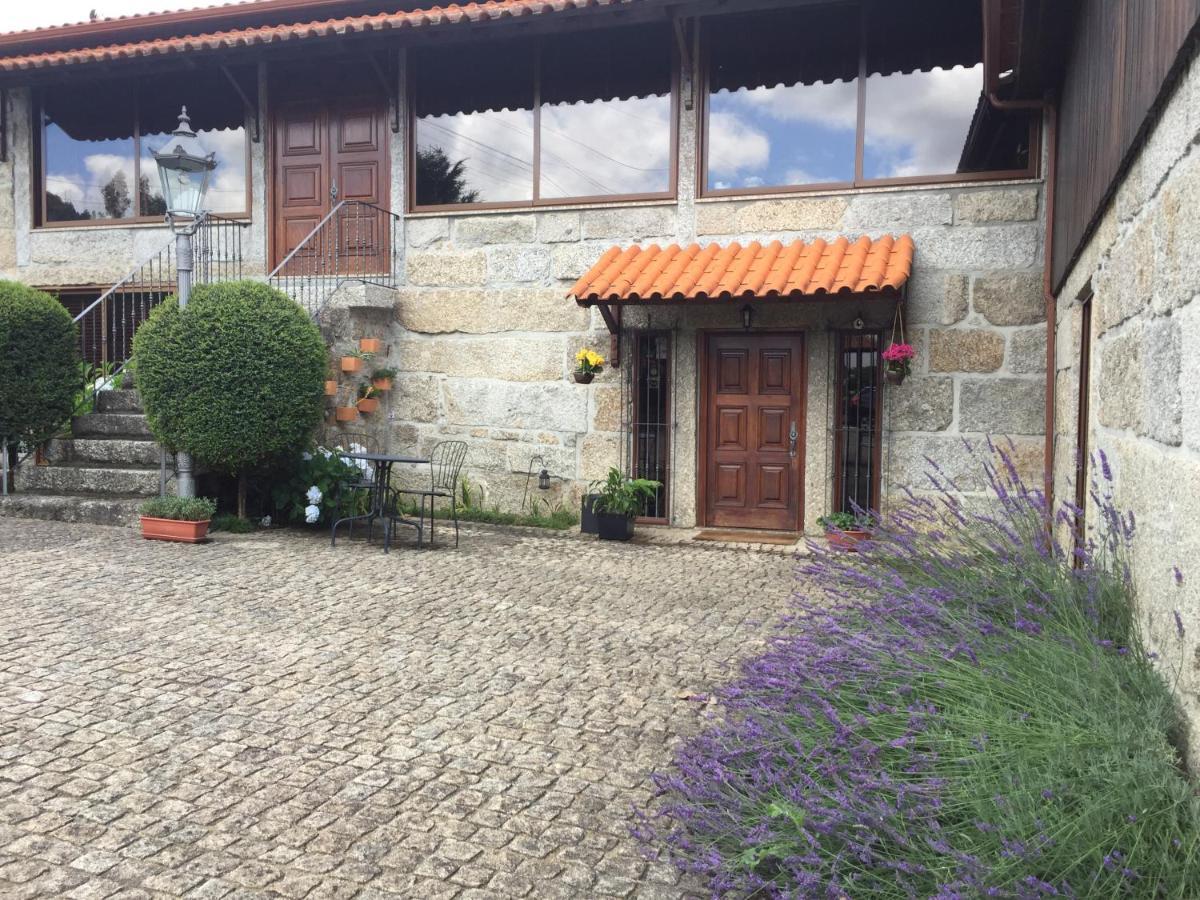 Bergui Guesthouse - ギマランイス エクステリア 写真