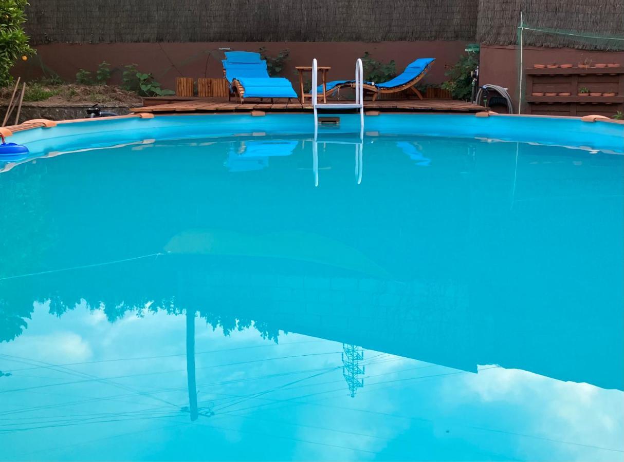 Bergui Guesthouse - ギマランイス エクステリア 写真