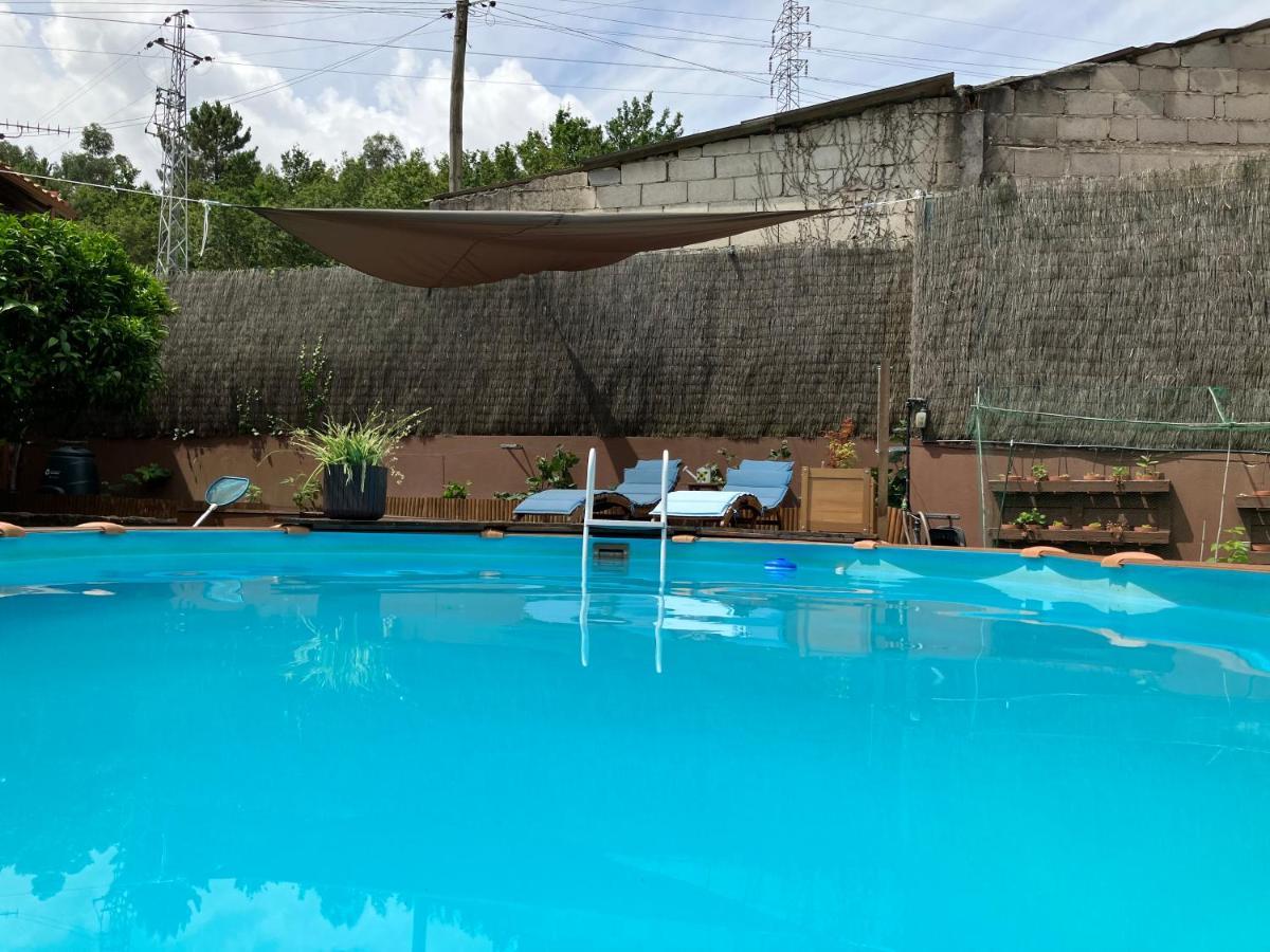 Bergui Guesthouse - ギマランイス エクステリア 写真