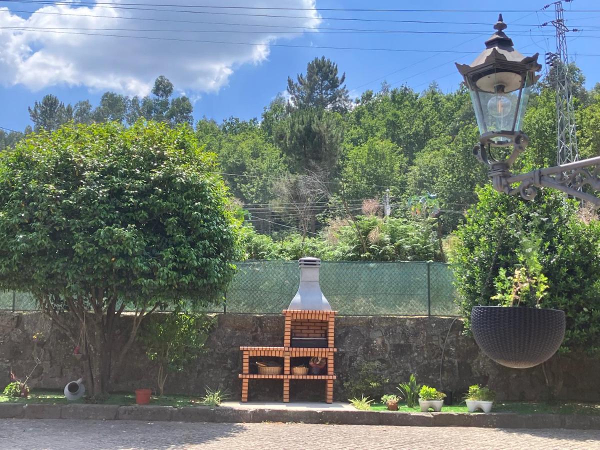 Bergui Guesthouse - ギマランイス エクステリア 写真