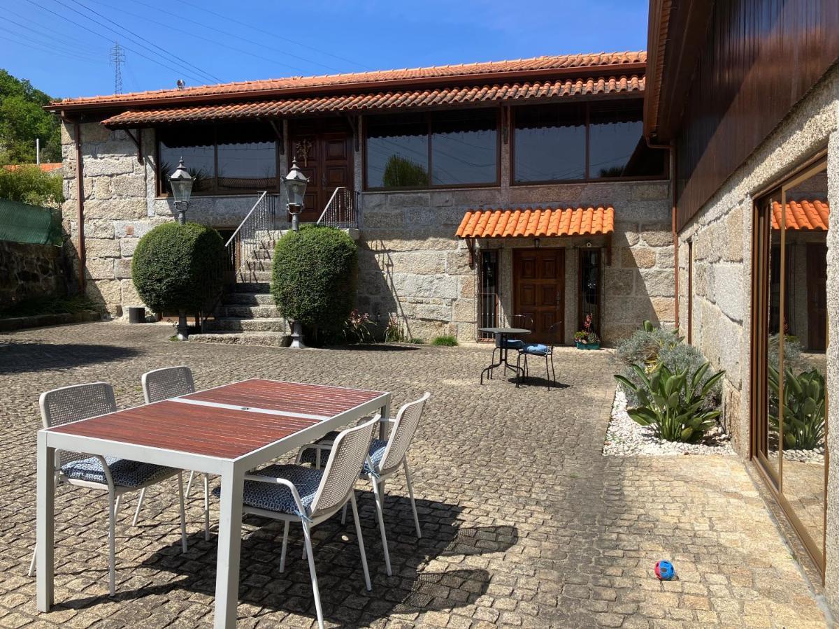 Bergui Guesthouse - ギマランイス エクステリア 写真