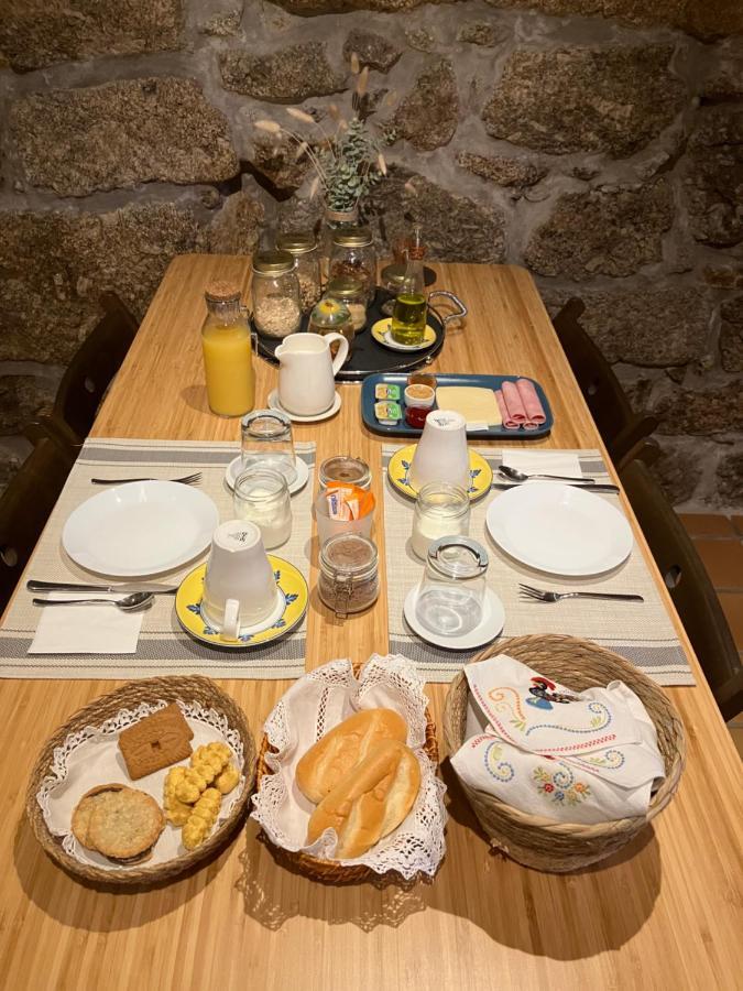 Bergui Guesthouse - ギマランイス エクステリア 写真