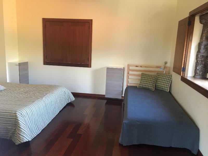 Bergui Guesthouse - ギマランイス エクステリア 写真