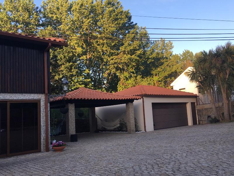 Bergui Guesthouse - ギマランイス エクステリア 写真