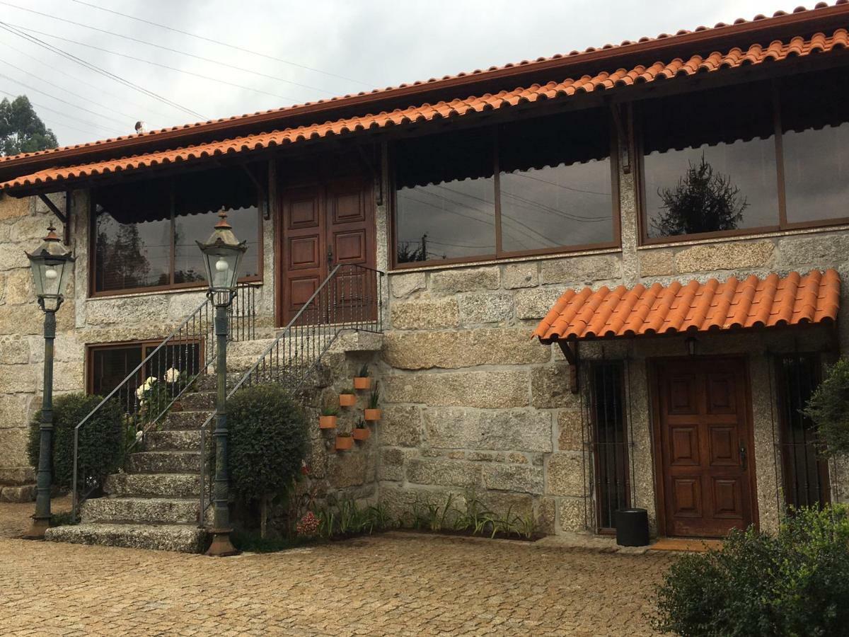 Bergui Guesthouse - ギマランイス エクステリア 写真