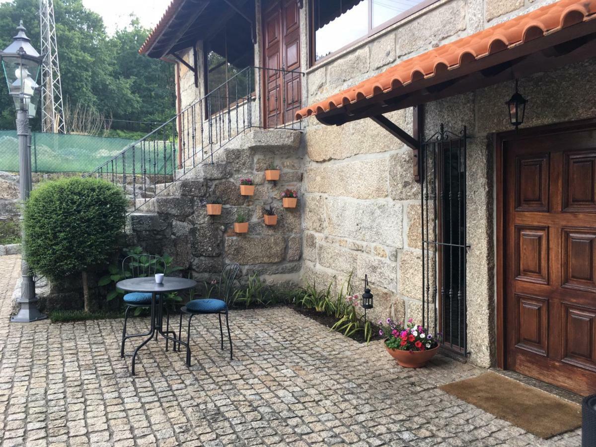 Bergui Guesthouse - ギマランイス エクステリア 写真