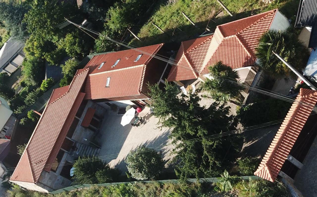 Bergui Guesthouse - ギマランイス エクステリア 写真